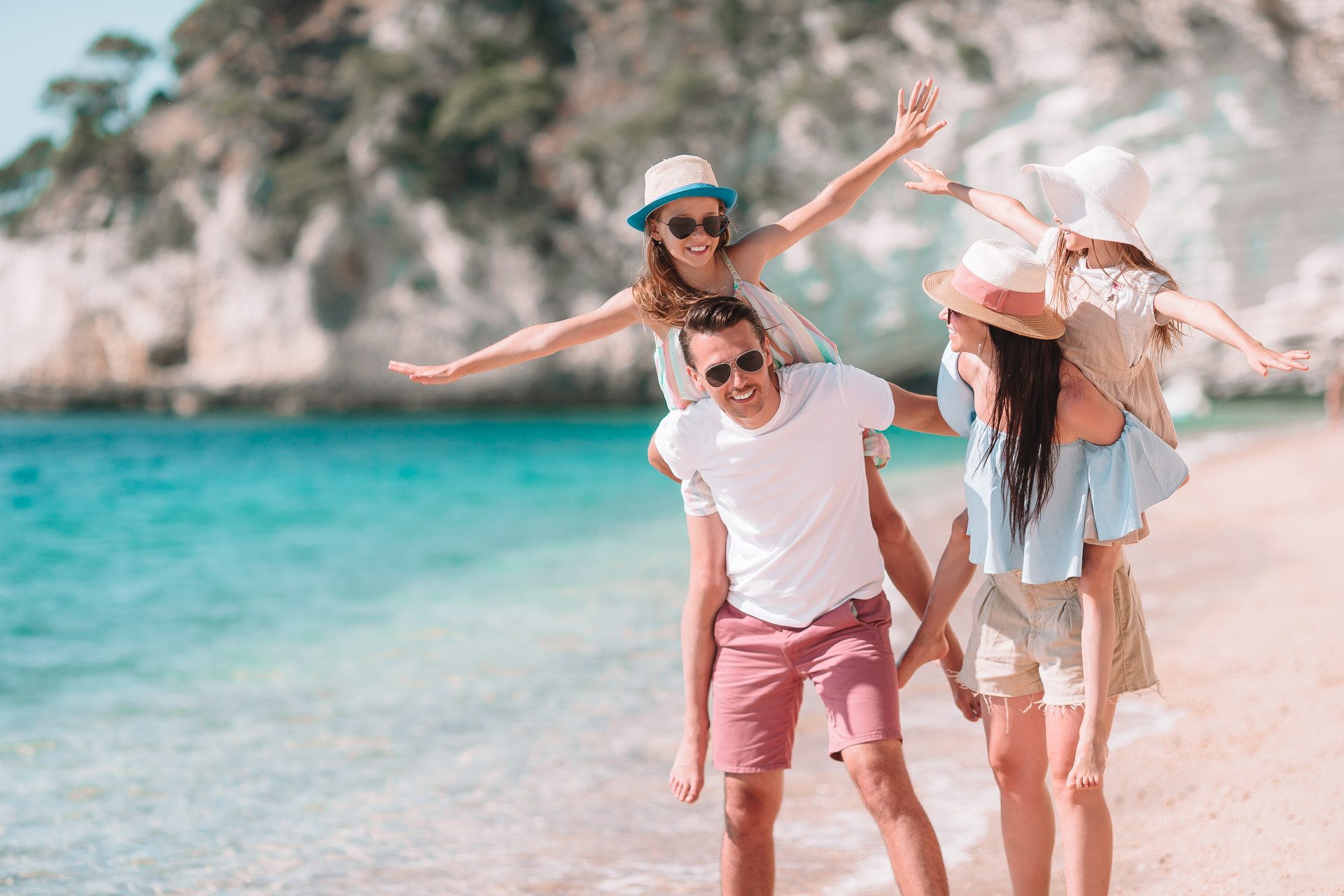 amis en vacance à la plage