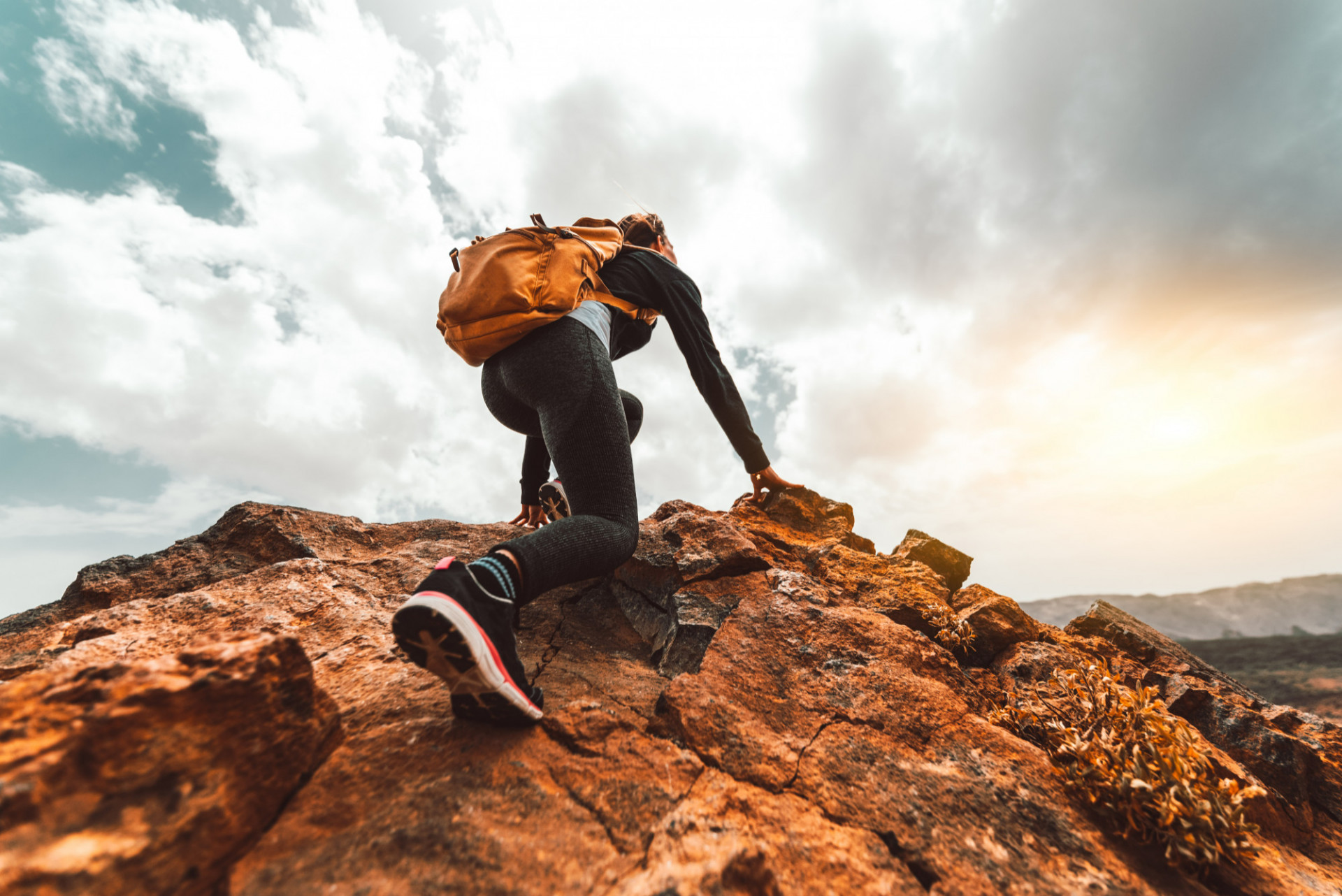 Femme faisant un trek