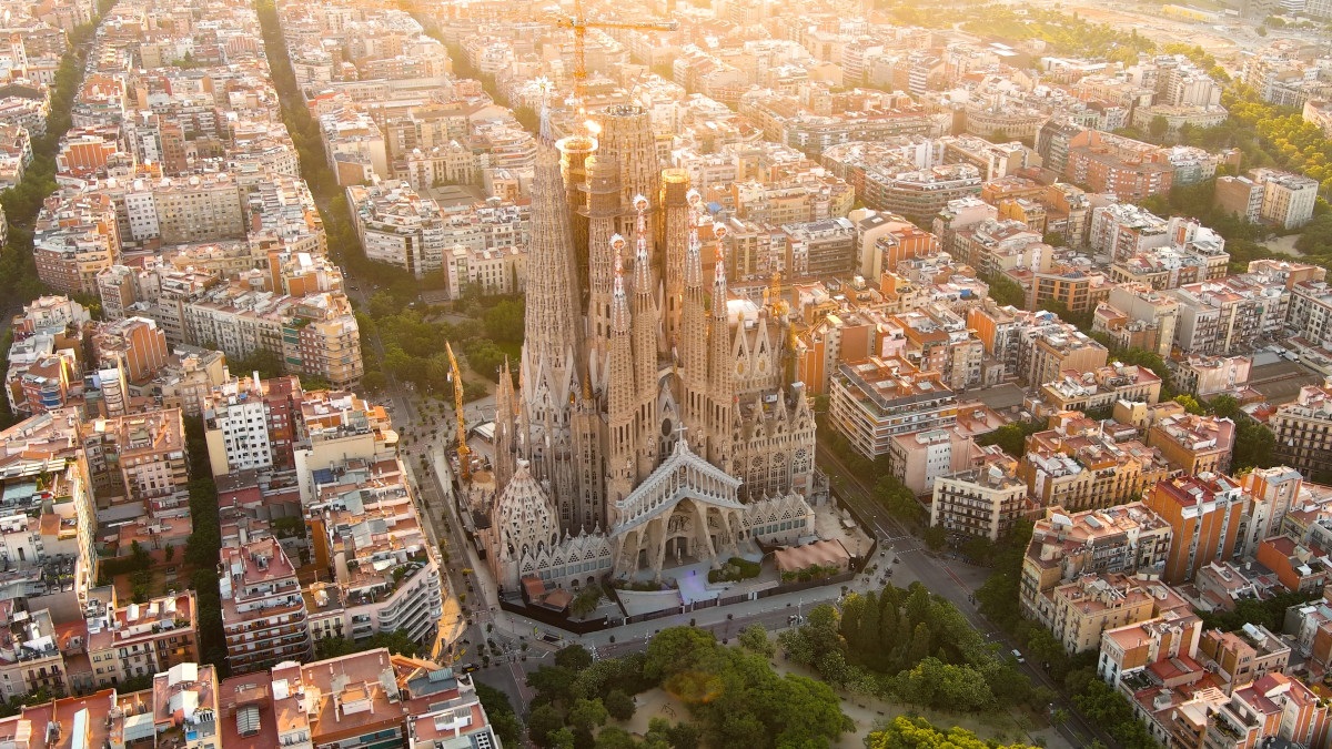 vue aerienne de barcelone et de la segrada familia