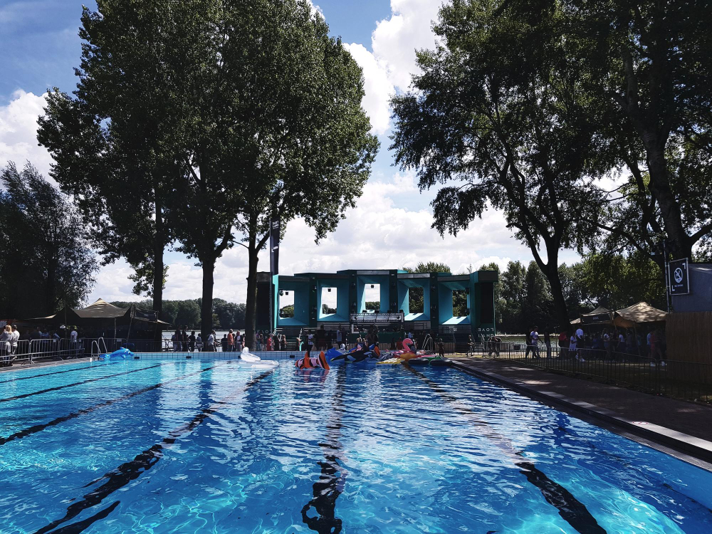 une piscine en camping